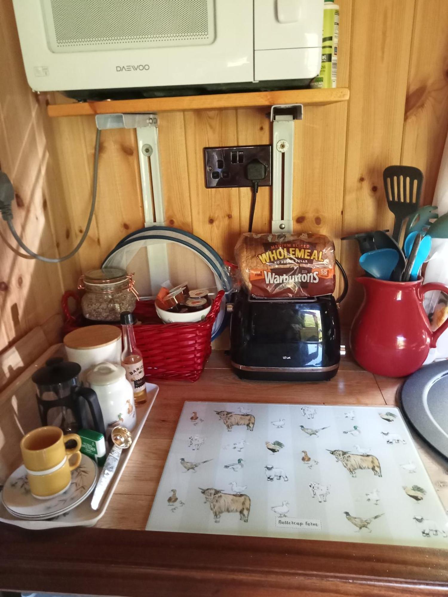 'Morris' The Shepherd'S Hut And Woodland Hot Tub Experience Carmarthen Exterior photo